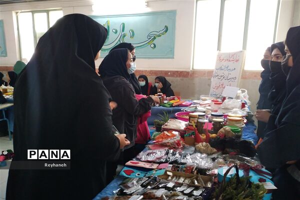 بازارچه کسب و کار دانش‌آموزی در جوادآباد