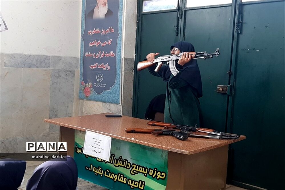 دومین اردوی آمادگی دفاعی دانش‌آموزان دختر دبیرستانی ناحیه 3 شیراز