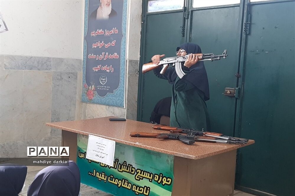 دومین اردوی آمادگی دفاعی دانش‌آموزان دختر دبیرستانی ناحیه 3 شیراز