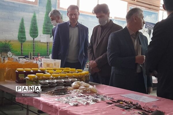 برگزاری نمایشگاه دست‌سازه‌های دانش‌آموزی در شهرکرد