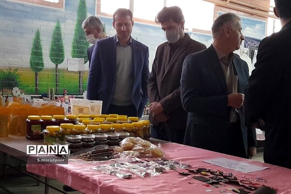 برگزاری نمایشگاه دست‌سازه‌های دانش‌آموزی در شهرکرد
