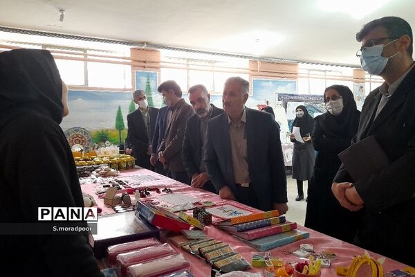 برگزاری نمایشگاه دست‌سازه‌های دانش‌آموزی در شهرکرد