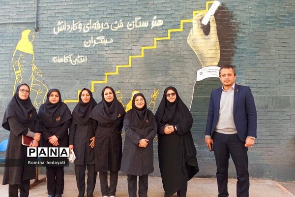 بازدید و ارزیابی مسئول فنی حرفه‌ای اداره کل آموزش و پرورش شهرستان‌های استان تهران  از هنرستان مبتکران رودهن