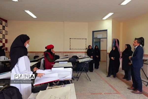 بازدید و ارزیابی مسئول فنی حرفه‌ای اداره کل آموزش و پرورش شهرستان‌های استان تهران  از هنرستان مبتکران رودهن