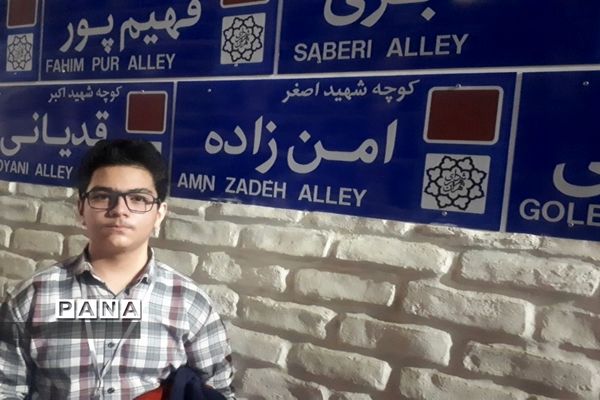 بازدید جاماندگان راهیان نور از باغ موزه انقلاب اسلامی و تجدید پیمان با آرمان‌های دفاع مقدس