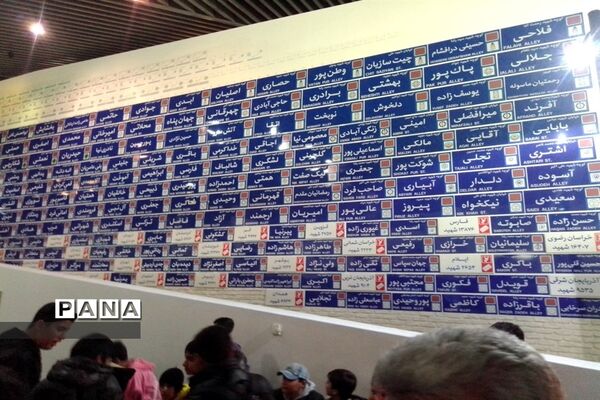 بازدید جاماندگان راهیان نور از باغ موزه انقلاب اسلامی و تجدید پیمان با آرمان‌های دفاع مقدس