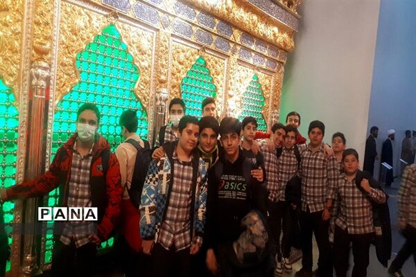 بازدید جاماندگان راهیان نور از باغ موزه انقلاب اسلامی و تجدید پیمان با آرمان‌های دفاع مقدس