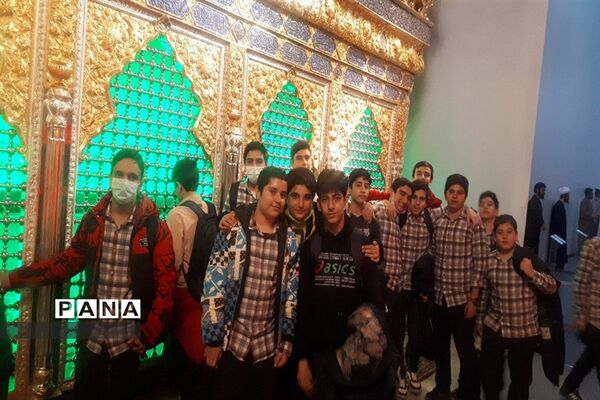 بازدید جاماندگان راهیان نور از باغ موزه انقلاب اسلامی و تجدید پیمان با آرمان‌های دفاع مقدس