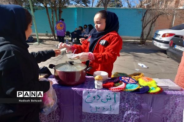 بازارچه آموزش کسب و کاردانش‌آموزان آموزشگاه آیت‌الله گلپایگانی اسلامشهر