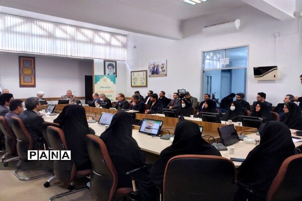 دیدار جمعی از فعالین حوزه تربیتی با نماینده ولی فقیه در استان