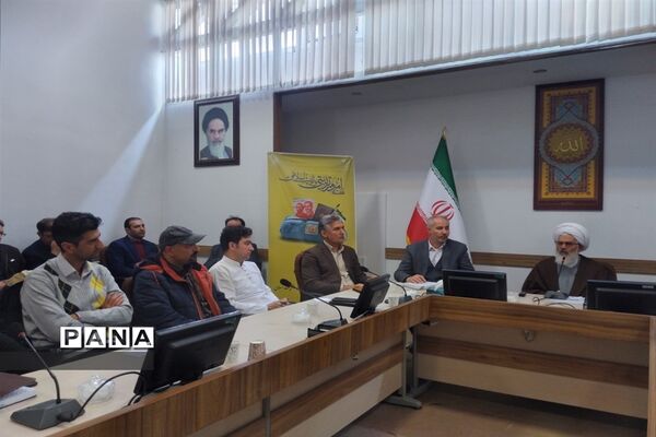 دیدار جمعی از فعالین حوزه تربیتی با نماینده ولی فقیه در استان