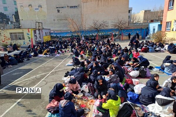 برگزاری جشنواره غذا در دبیرستان سیزده آبان ناحیه یک کرج