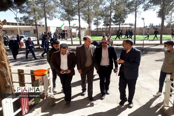 بازدید مدیرکل آموزش و پرورش اصفهان از هنرستان شهید قدوسی نایین