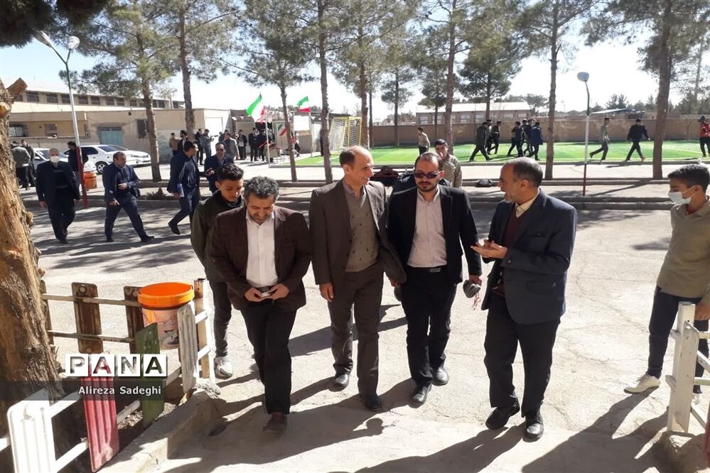 بازدید مدیرکل آموزش و پرورش اصفهان از هنرستان شهید قدوسی نایین