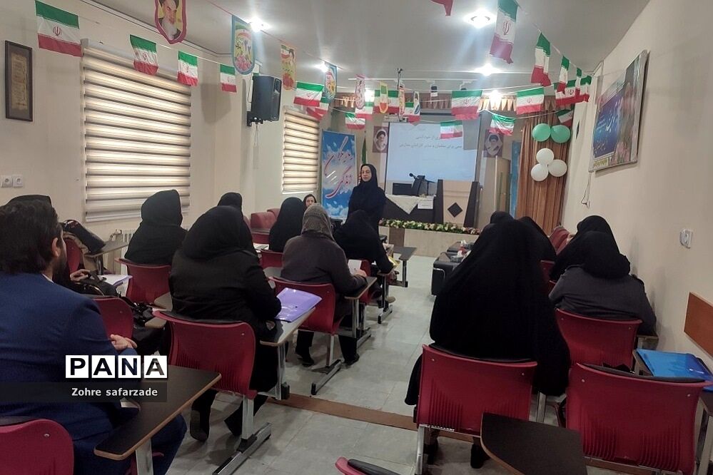 کارگاه پیشگیری از خودکشی و راهکارهای مداخله‌ای در آموزش و پرورش رودهن