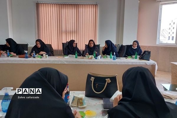 کارگاه پیشگیری از خودکشی و راهکارهای مداخله‌ای در آموزش و پرورش رودهن