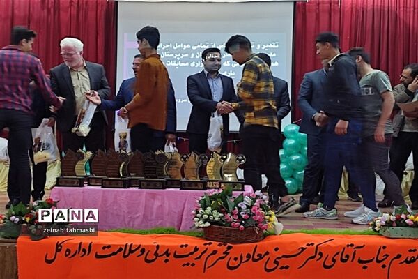 آیین تجلیل از دانش‌آموزان منتخب مسابقات ورزشی شهرستان سروستان