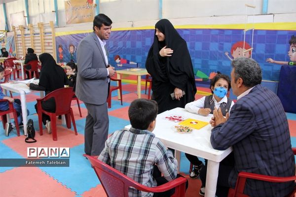 رقابت 900 دانش‌آموز ناحیه چهار شیراز در المپیاد بازی‌های فکری رویش