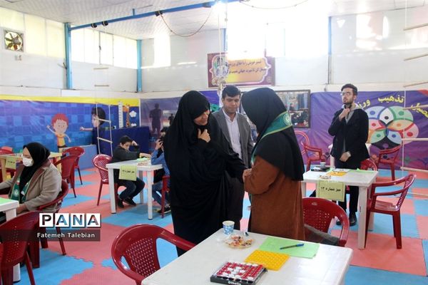 رقابت 900 دانش‌آموز ناحیه چهار شیراز در المپیاد بازی‌های فکری رویش