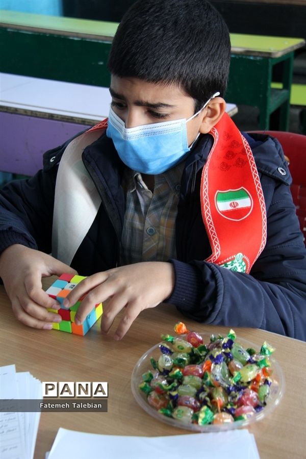 رقابت 900 دانش‌آموز ناحیه چهار شیراز در المپیاد بازی‌های فکری رویش