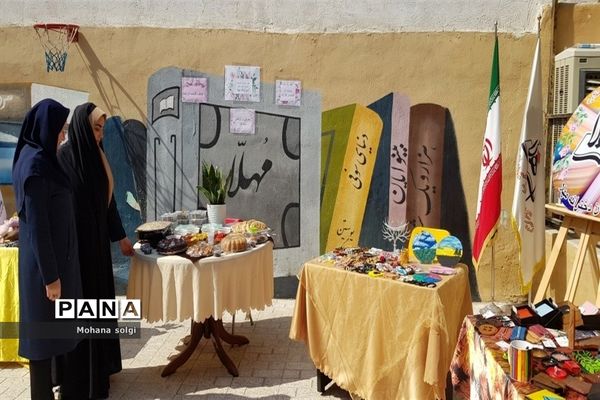 برپایی غرفه‌های فروش دست سازه‌های دانش‌آموزان مدرسه مهلا ملارد