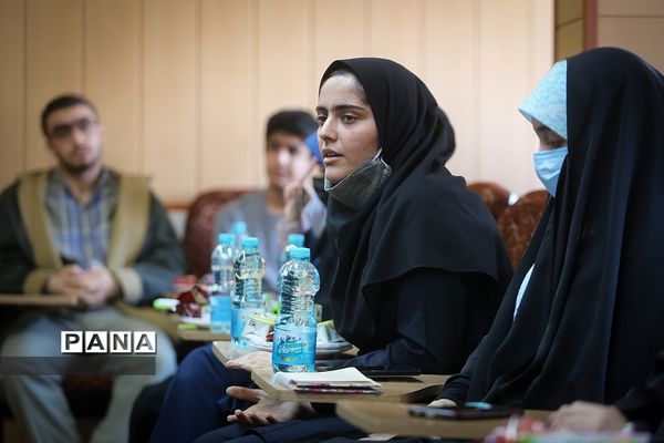 نشست نمایندگان منتخب دانش‌آموزان با معاون آموزش متوسطه وزارت آموزش و پرورش