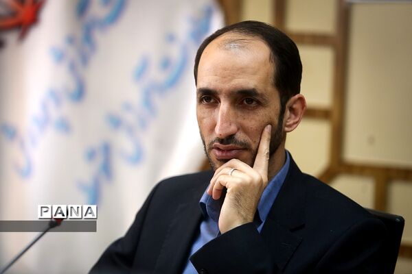 نشست نمایندگان منتخب دانش‌آموزان با معاون آموزش متوسطه وزارت آموزش و پرورش