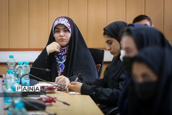 نشست نمایندگان منتخب دانش‌آموزان با معاون آموزش متوسطه وزارت آموزش و پرورش