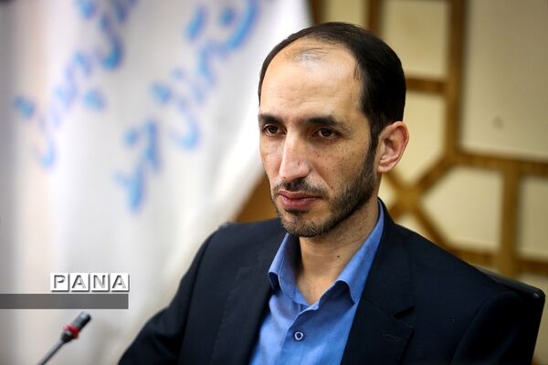 نشست نمایندگان منتخب دانش‌آموزان با معاون آموزش متوسطه وزارت آموزش و پرورش