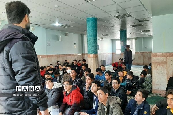 کارگاه مشاوره‌ هدایت تحصیلی و انگیزشی ویژه پایه نهم در دبیرستان دارالفنون رودهن