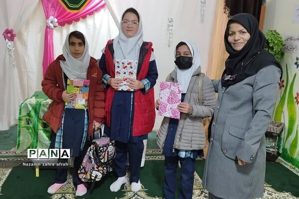 تقدیر از دانش‌آموزان فعال تربیتی و آموزشی در دبستان شهدای کریتون یک  رودهن