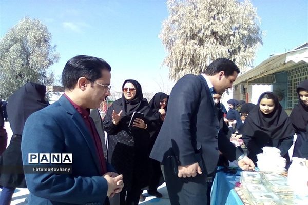 بازدید مدیر آموزش و پرورش خلیل‌آباد از بازارچه کار و فناوری دبیرستان پاکدل