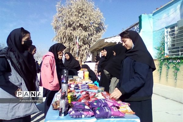 بازدید مدیر آموزش و پرورش خلیل‌آباد از بازارچه کار و فناوری دبیرستان پاکدل