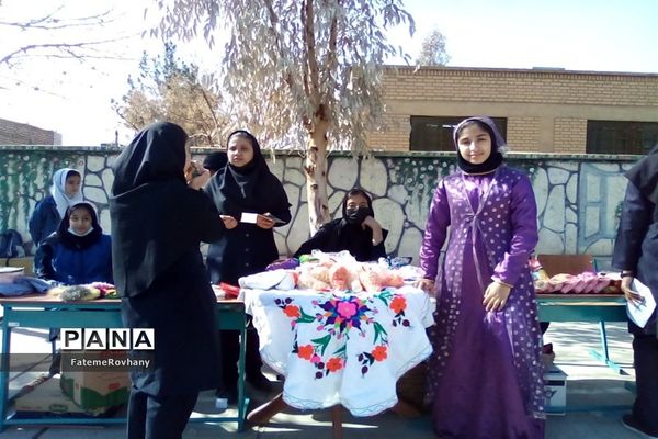 بازدید مدیر آموزش و پرورش خلیل‌آباد از بازارچه کار و فناوری دبیرستان پاکدل