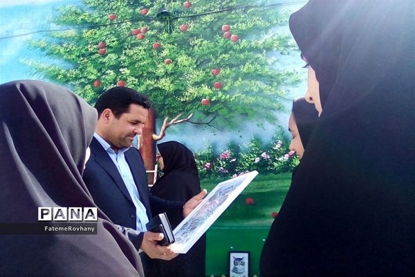 بازدید مدیر آموزش و پرورش خلیل‌آباد از بازارچه کار و فناوری دبیرستان پاکدل