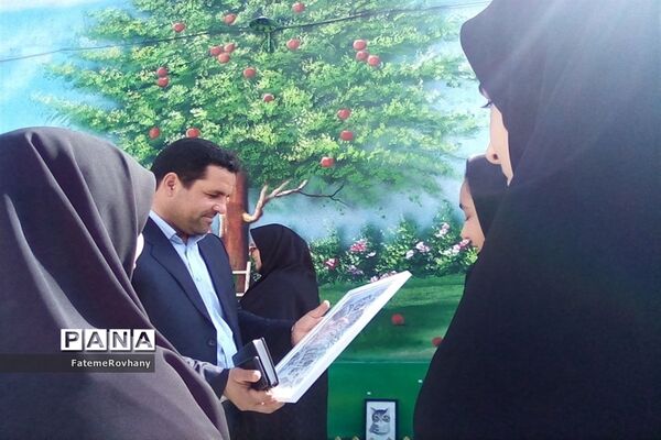 بازدید مدیر آموزش و پرورش خلیل‌آباد از بازارچه کار و فناوری دبیرستان پاکدل