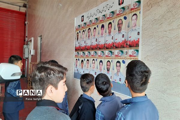 بازدید دانش‌آموزان مدرسه شاهد غدیر بافق از مرکز آتش نشانی