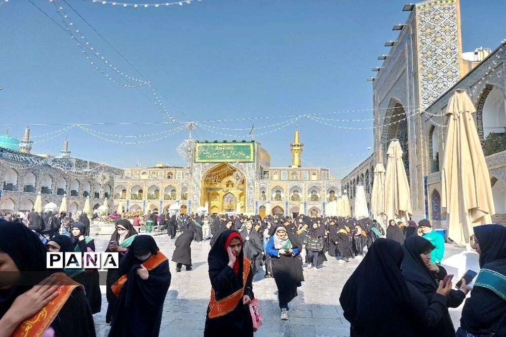 دومین روز دیدار دانش‌آموزان زیارت اولی شهر تهران با امام رضا( ع)