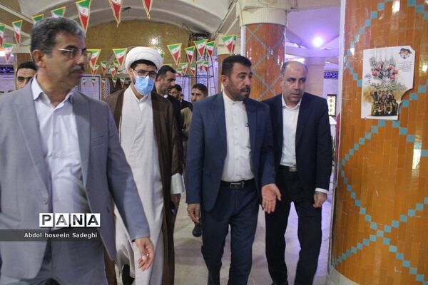 عطر افشانی قبور مطهره شهدا در بوشهر