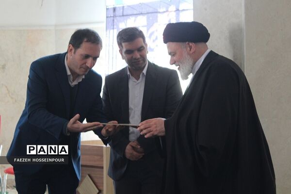 آیین غبارروبی  گلزار شهدا توسط مربیان پرورشی به مناسبت هفته امور تربیتی
