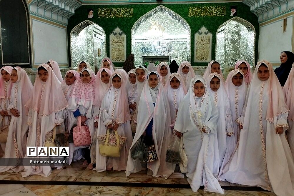 جشن تکلیف دانش‌آموزان دبستان مهرآیین بهارستان 2 در حرم شاه عبدالعظیم حسنی