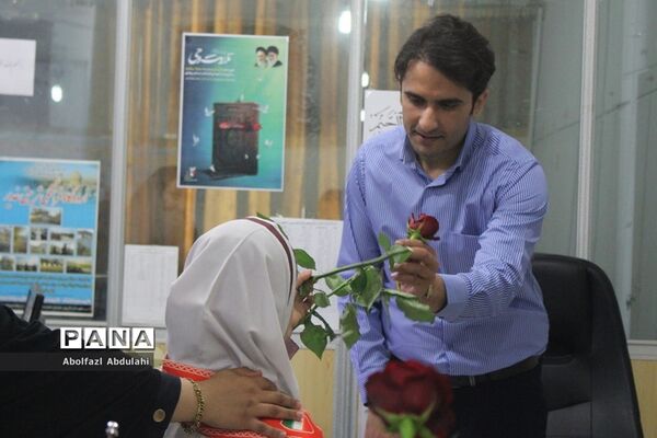 گرامیداشت هفته تربیت اسلامی و روز امور تربیتی توسط دانش‌آموزان استان بوشهر