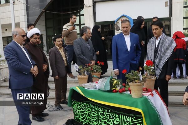 برپایی گالری نقاشی روزن عشق  در نگارخانه ایمان و اندیشه آموزش و پرورش استان فارس