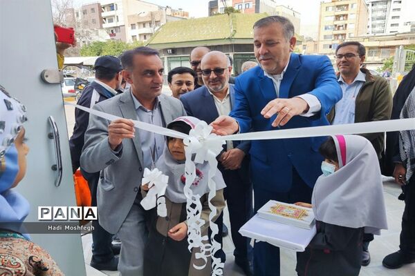 برپایی گالری نقاشی روزن عشق  در نگارخانه ایمان و اندیشه آموزش و پرورش استان فارس