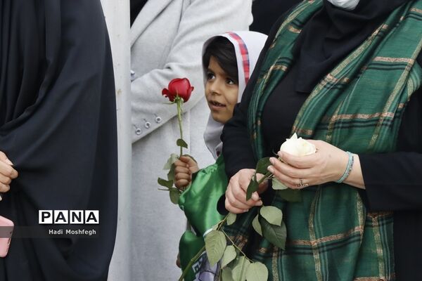 برپایی گالری نقاشی روزن عشق  در نگارخانه ایمان و اندیشه آموزش و پرورش استان فارس