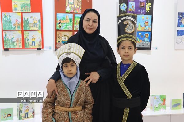 برپایی گالری نقاشی روزن عشق  در نگارخانه ایمان و اندیشه آموزش و پرورش استان فارس