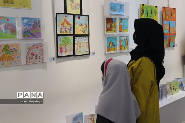 برپایی گالری نقاشی روزن عشق  در نگارخانه ایمان و اندیشه آموزش و پرورش استان فارس