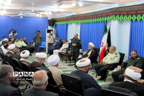 دیدار نیروهای مسلح و اعضای ستاد هفته دفاع مقدس با نماینده ولی فقیه