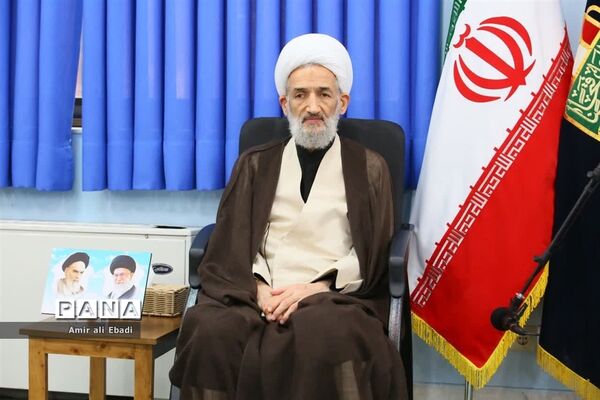 دیدار نیروهای مسلح و اعضای ستاد هفته دفاع مقدس با نماینده ولی فقیه