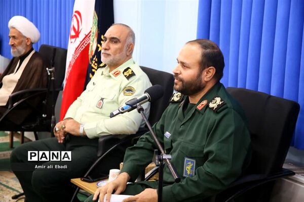 دیدار نیروهای مسلح و اعضای ستاد هفته دفاع مقدس با نماینده ولی فقیه